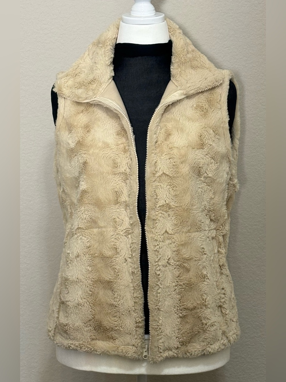 Andrea Faye Vintage Cream Faux Fur Cabincore Swirl Pattern Full Zip Vest Size M
